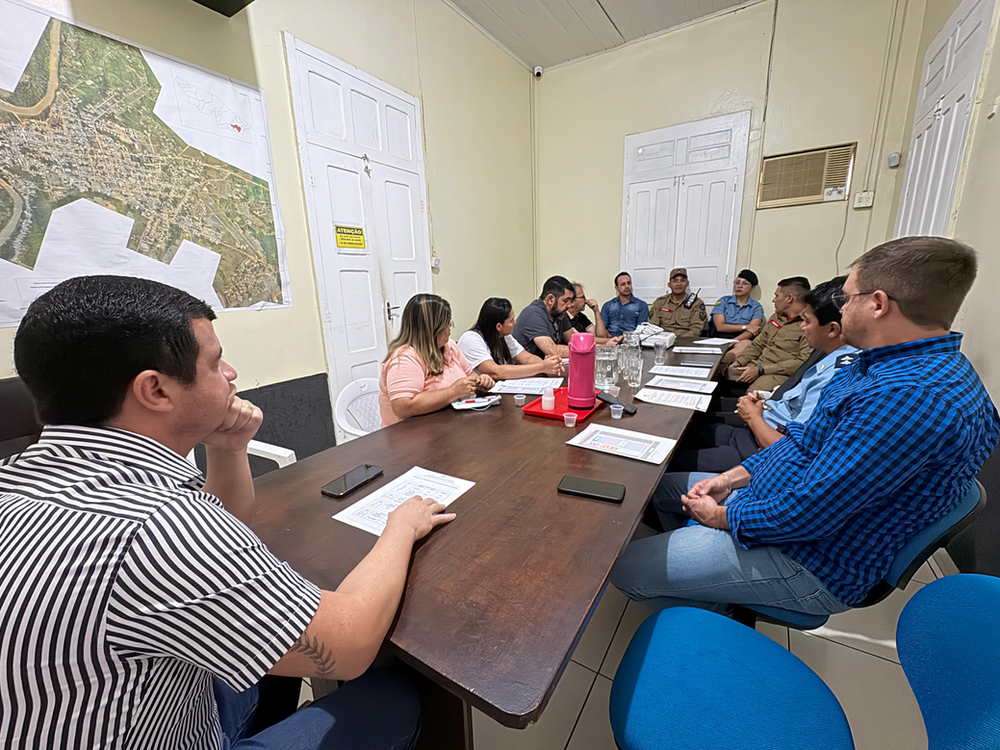 prefeitura-de-xapuri-se-reune-com-forcas-de-seguranca-e-define-estrategia-para-o-carnaval-2025