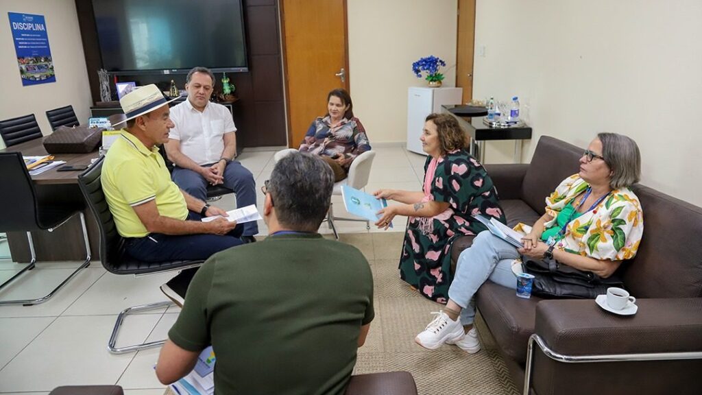 prefeito-de-rio-branco-recebe-convite-da-presidente-do-tce-para-participar-do-tce-itinerante