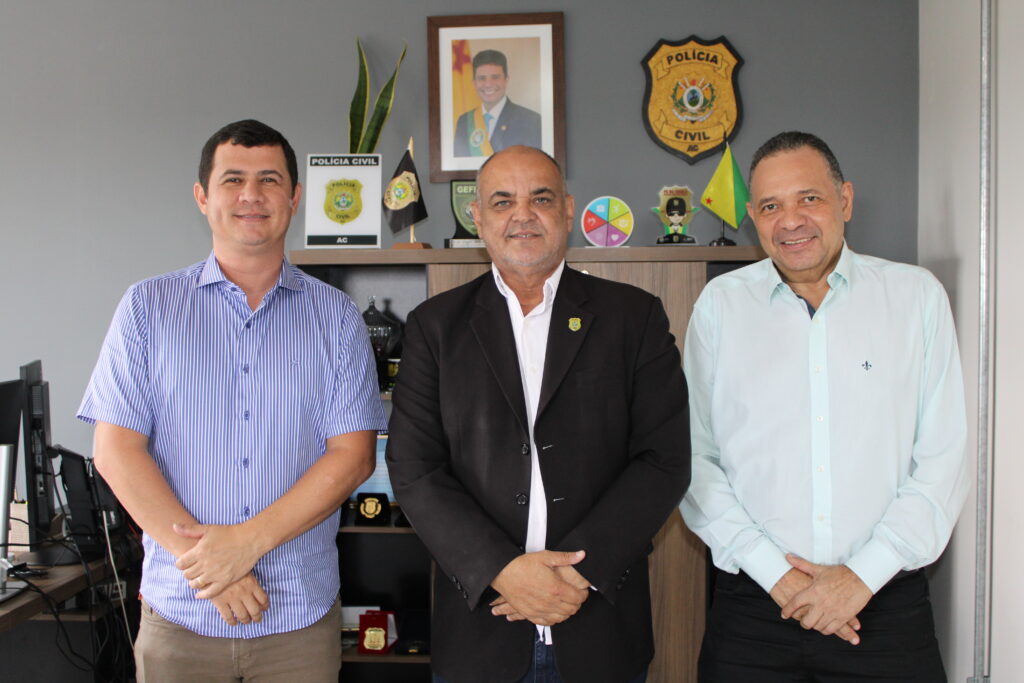 delegado-geral-da-policia-civil-do-acre-recebe-o-lider-do-governo-na-aleac-e-prefeito-de-xapuri-para-tratar-de-melhorias-na-seguranca-publica