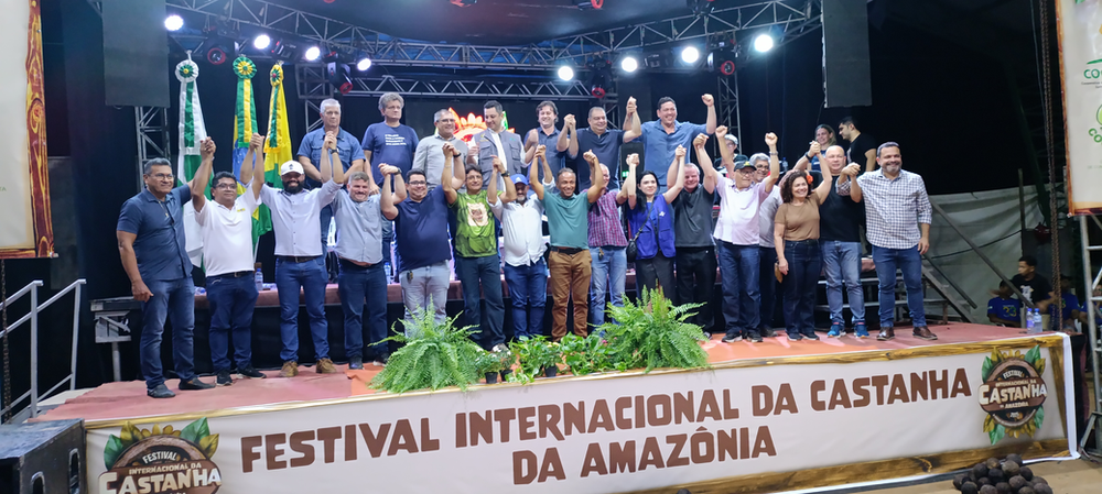 prefeito-sergio-lopes-da-boas-vindas-as-autoridades-regionais-na-abertura-oficial-do-1o-festival-internacional-da-castanha-em-epitaciolandia