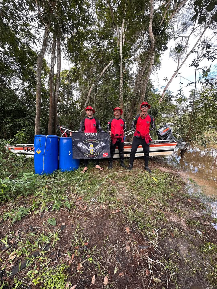 defesa-civil-de-placido-e-bombeiros-da-capital-resgatam-material-de-naufragio-no-abuna