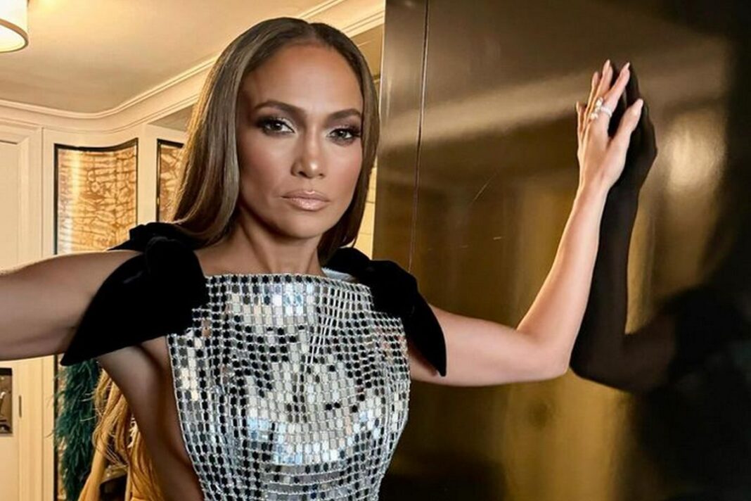 jennifer-lopez-se-emociona-no-palco-depois-de-ser-declarada-solteira-novamente