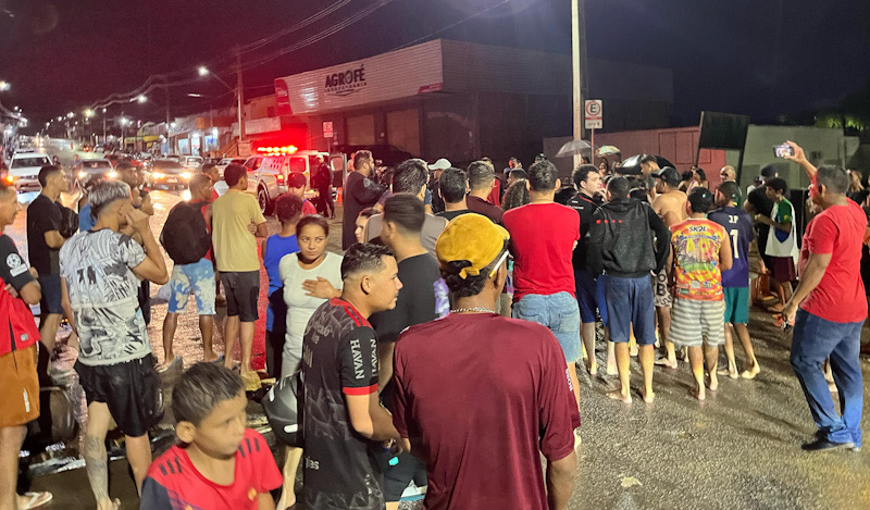 protesto:-moradores-voltam-a-fechar-avenida-da-sobral-apos-ruas-ficarem-inundadas-durante-chuva;-veja-video