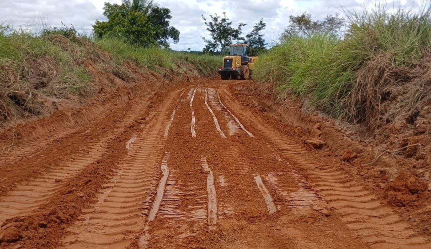 prefeitura-de-epitaciolandia-realiza-servicos-de-melhorias-no-ramal-do-rubicon