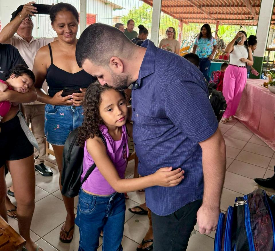 educacao-de-qualidade:-prefeito-rodrigo-damasceno-acolhe-os-alunos-no-primeiro-dia-de-aula-em-tarauaca