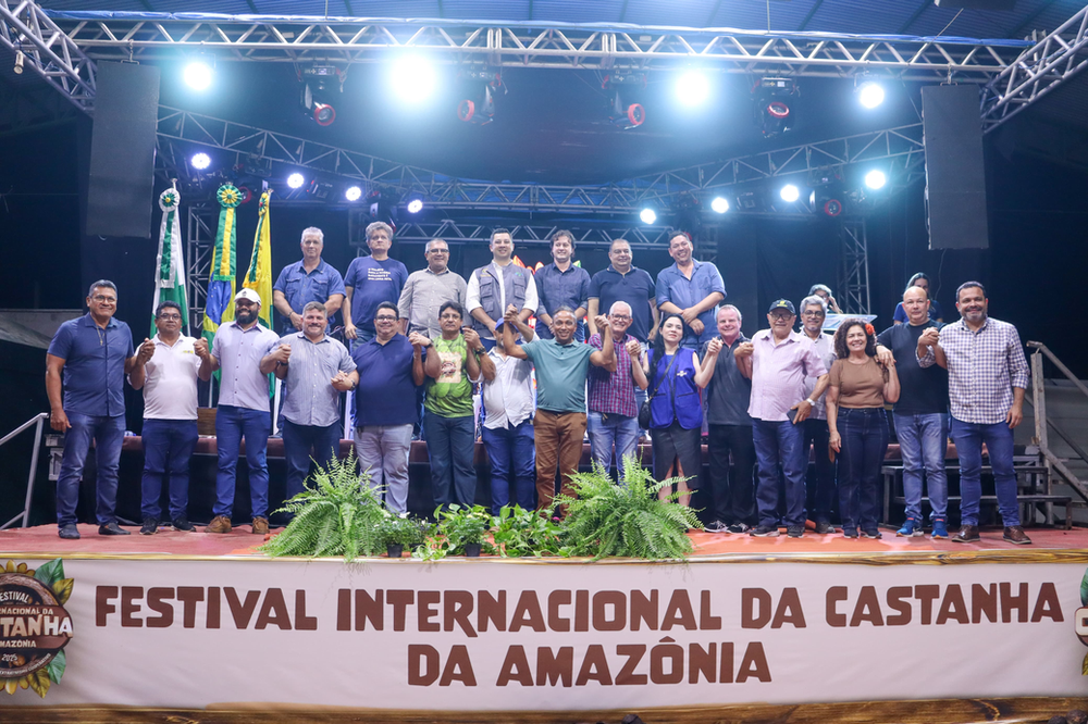 prefeito-carlinhos-do-pelado-equipe-participa-do-festival-internacional-da-castanha-da-amazonica