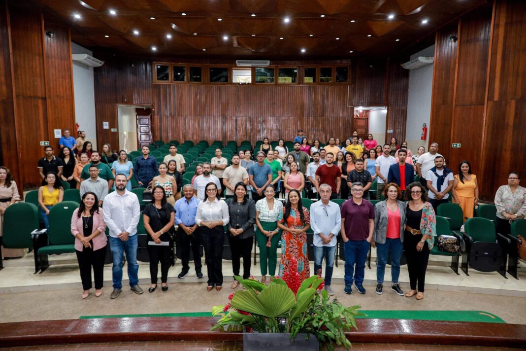 ao-lado-de-conselheiros-tutelares-de-todo-o-estado,-vice-governadora-mailza-participa-de-curso-de-formacao-para-protecao-a-crianca-e-adolescente