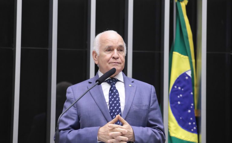 gilberto-nascimento-e-eleito-presidente-da-frente-parlamentar-evangelica