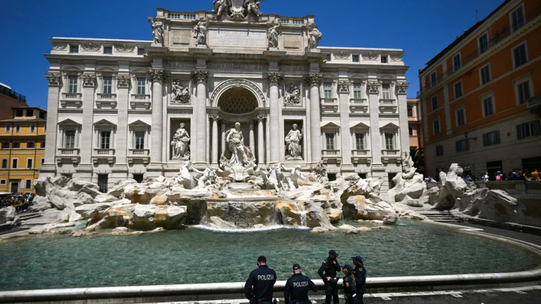 turista-embriagado-mergulha-na-fonte-de-trevi-e-recebe-multa-em-roma