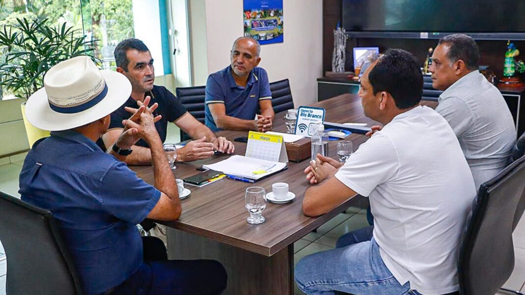 prefeito-de-marechal-thaumaturgo-visita-prefeito-da-capital-e-busca-experiencia-de-modelo-de-gestao:-“trabalho-excelente”