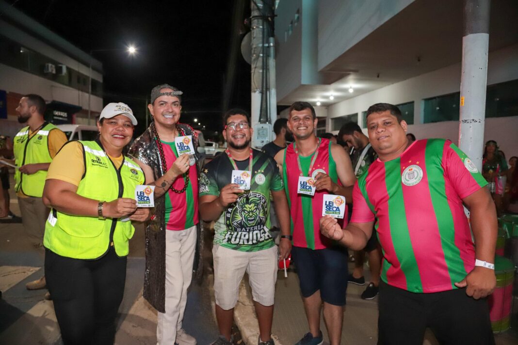 acao-integrada-do-detran-e-policia-militar-percorre-pontos-de-folia,-bares-e-restaurantes-na-capital