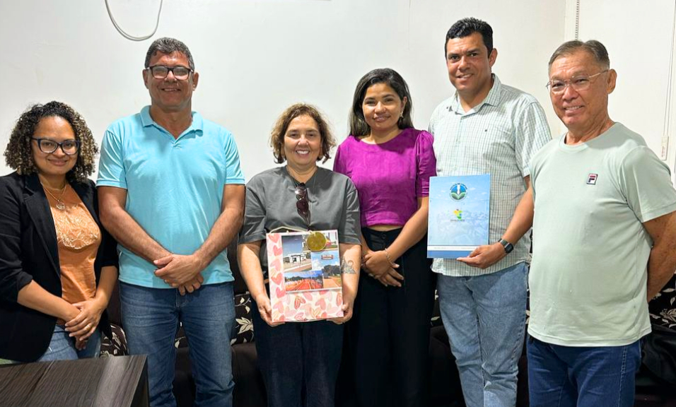 prefeito-manoel-maia-recebe-a-visita-institucional-da-conselheira-do-tce-naluh-gouveia