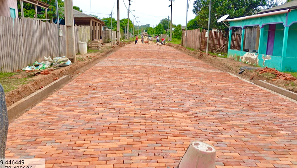 prefeitura-de-santa-rosa-do-purus-avanca-com-trabalho-de-pavimentacao-em-tijolos-da-rua-projetada-iii