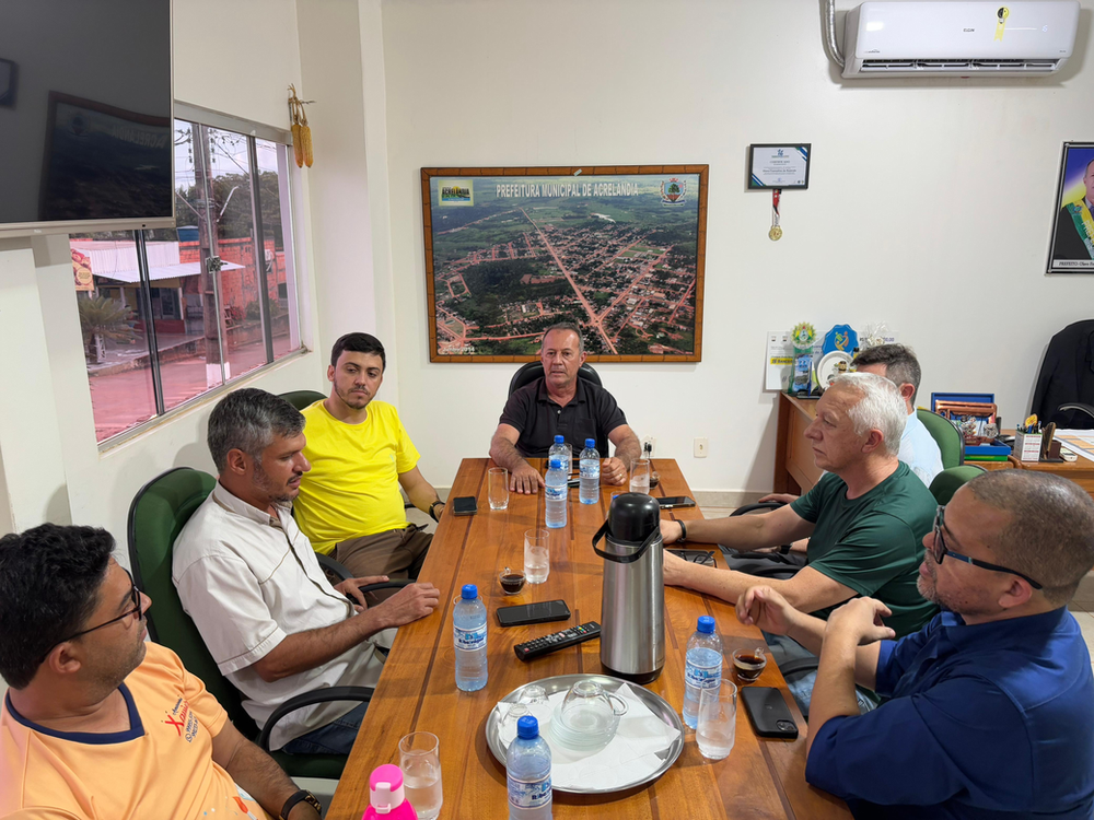 Prefeito Olavinho Boiadeiro se reúne com representantes para discutir eventos festivos de 2025 | Cidade AC News – Notícias do Acre
