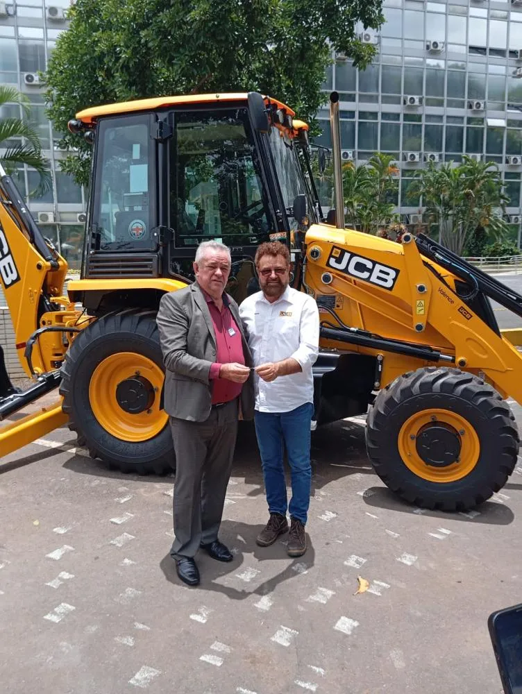Em Brasília, Prefeito Camilo da Silva recebe máquina Power Crawler (PC) e Retroescavadeira zero km para Plácido de Castro | Cidade AC News – Notícias do Acre