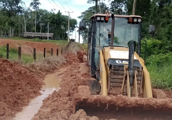 Manutenção no Ramal do Bengala: Trabalho em equipe para melhorar o sistema de drenagem | Cidade AC News – Notícias do Acre