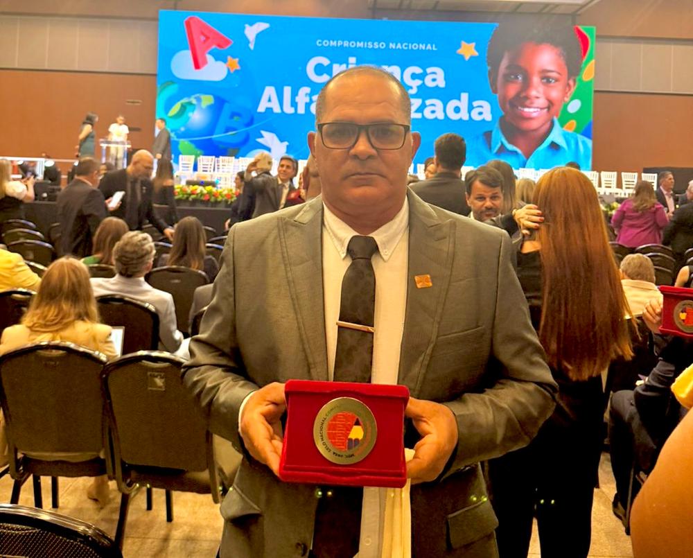 O prefeito destacou que o selo ouro é uma conquista de todos os profissionais da educação, incluindo professores, e equipes administrativas. Foto: Cedida
