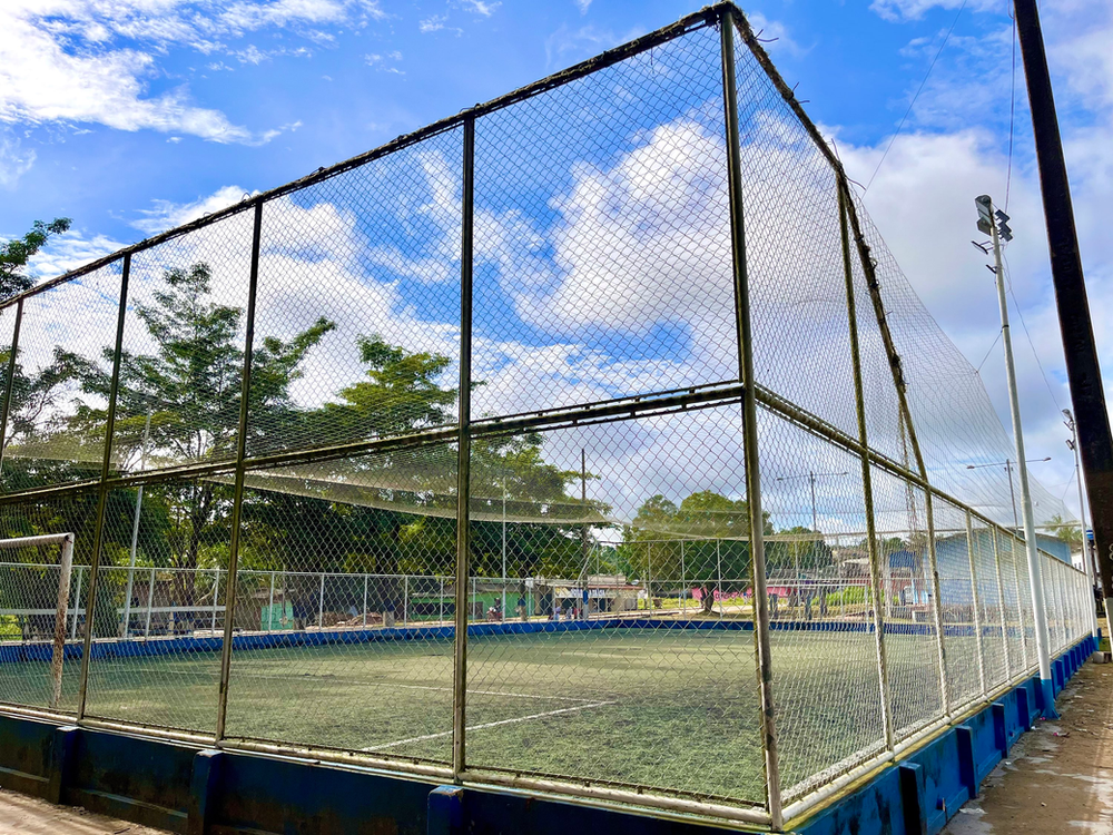 Quadra de grama sintética é a única da cidade, e foi construída pelo prefeito Tamir Sá em seu primeiro mandato. Foto: Ricardo Amaral - Assessoria de Imprensa