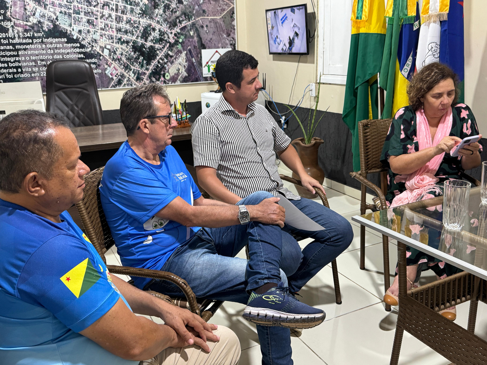 Os vereadores Clemilton Lima, Celso Paraná e a conselheira Naluh Gouveia. Foto: Davi Castelo/Dircom Xapuri