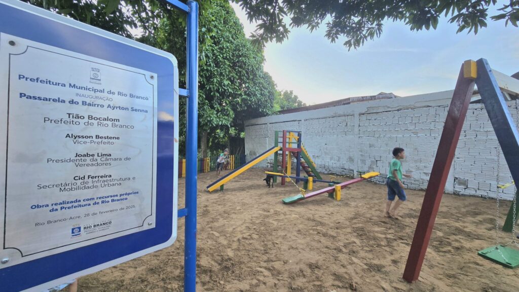 prefeitura-de-rio-branco-instala-playgroud-infantil-no-bairro-ayrton-senna