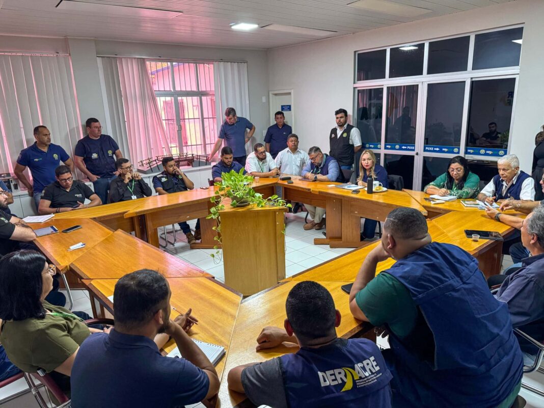 governo-do-acre-planeja-operacao-verao-2025-com-retomada-de-36-obras-e-melhorias-em-ramais