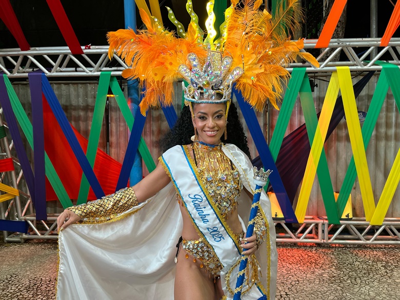 rainha-do-carnaval-2025,-erica-oliveira-se-surpreende-com-titulo,-mas-diz-que-se-preparou-muito