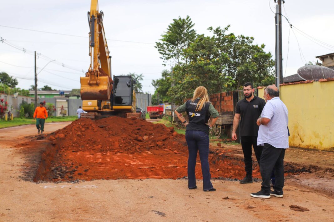 avenida-sabia,-rio-branco,-recebe-7-km-de-reparos-com-trabalho-do-deracre-e-recursos-proprios-do-estado