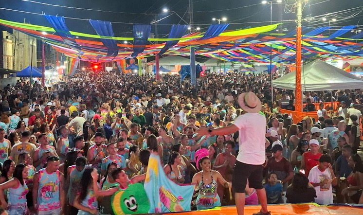 segunda-noite-de-carnaval-em-brasileia-e-marcado-por-milhares-de-folioes-e-com-a-goiabita-eleita-o-melhor-bloco-da-fronteira