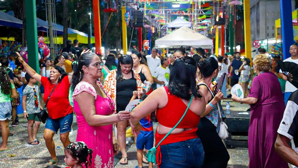 carnaval-da-familia:-bailinho-infantil-e-dos-idosos-traz-alegria-e-inclusao-no-terceiro-dia-de-folia