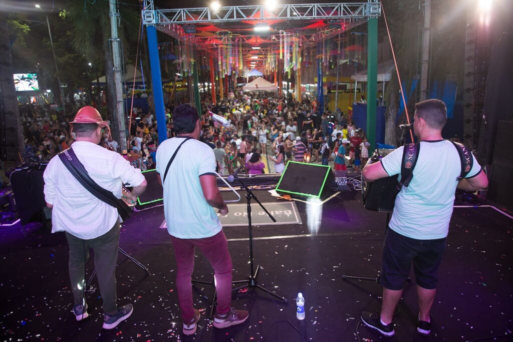 domingo-de-carnaval-da-familia-e-prestigiado-com-tranquilidade-pelas-pessoas-na-capital