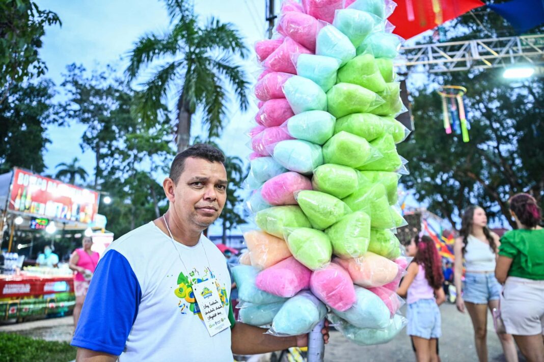 vendedores-ambulantes-aproveitam-oportunidade-de-renda-extra-durante-o-carnaval-da-familia