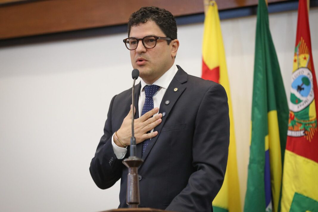 eduardo-ribeiro-cobra-definicao-sobre-concurso-da-educacao-e-anuncia-nova-comissao