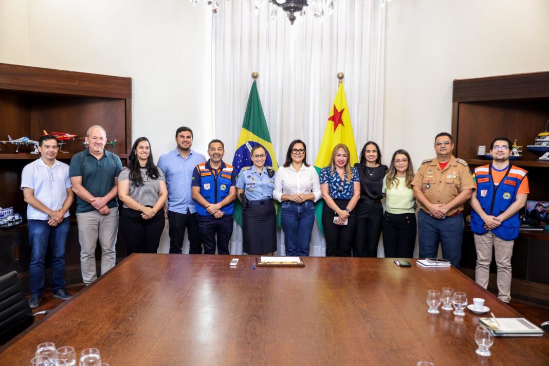 diante-das-cheias-dos-rios,-governo-do-acre-debate-plano-de-acao-de-enfrentamento-as-enchentes-no-estado