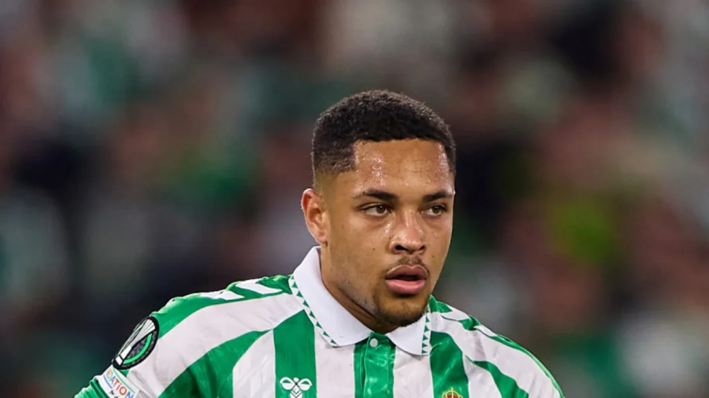 vitor-roque-diz-que-estreia-depende-de-abel-e-rejeita-rotulo-de-mais-caro