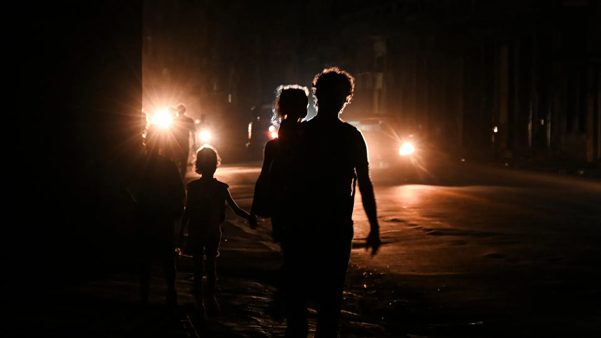 buenos-aires-enfrenta-‘caos-climatico’-com-apagoes-no-calor-e-6-mortos-apos-chuvas