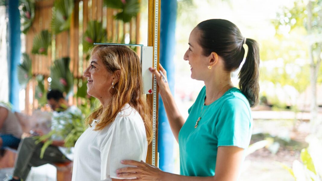 no-dia-internacional-da-mulher,-equipes-de-saude-da-prefeitura-de-rio-branco-proporcionam-dia-de-lazer-e-cuidados-a-mulheres-da-capital