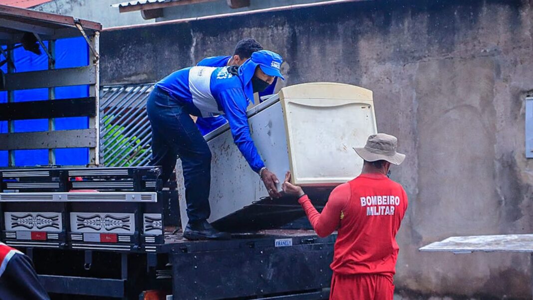 prefeitura-trabalha-na-retirada-de-familias-atingidas-pelas-aguas-do-rio-acre