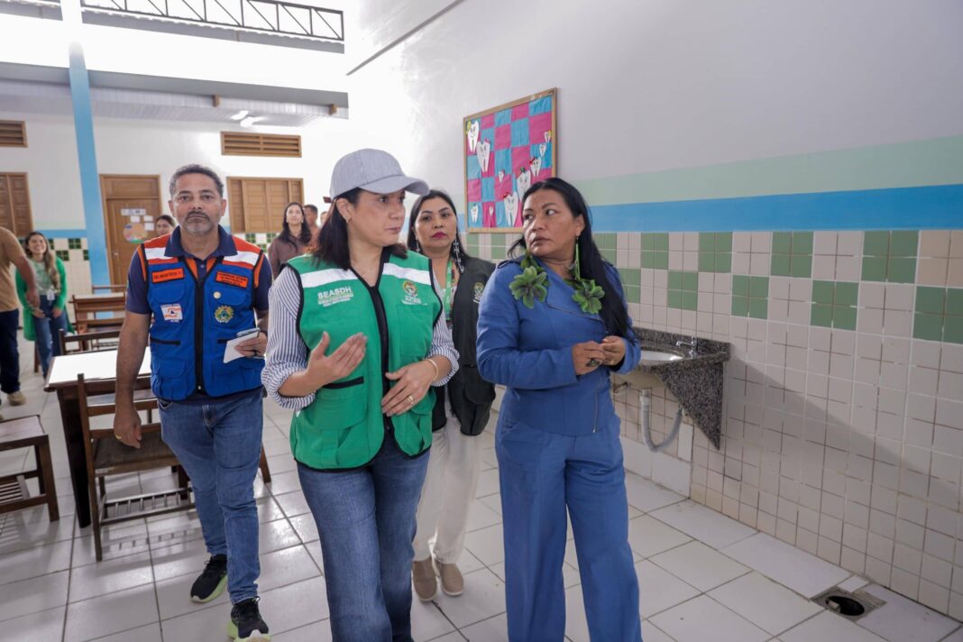 vice-governadora-mailza-visita-escola-que-abriga-primeiras-familias-indigenas