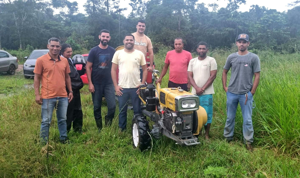 prefeitura-de-capixaba-entrega-micro-trator-tobata-a-associacao-do-polo-agroflorestal