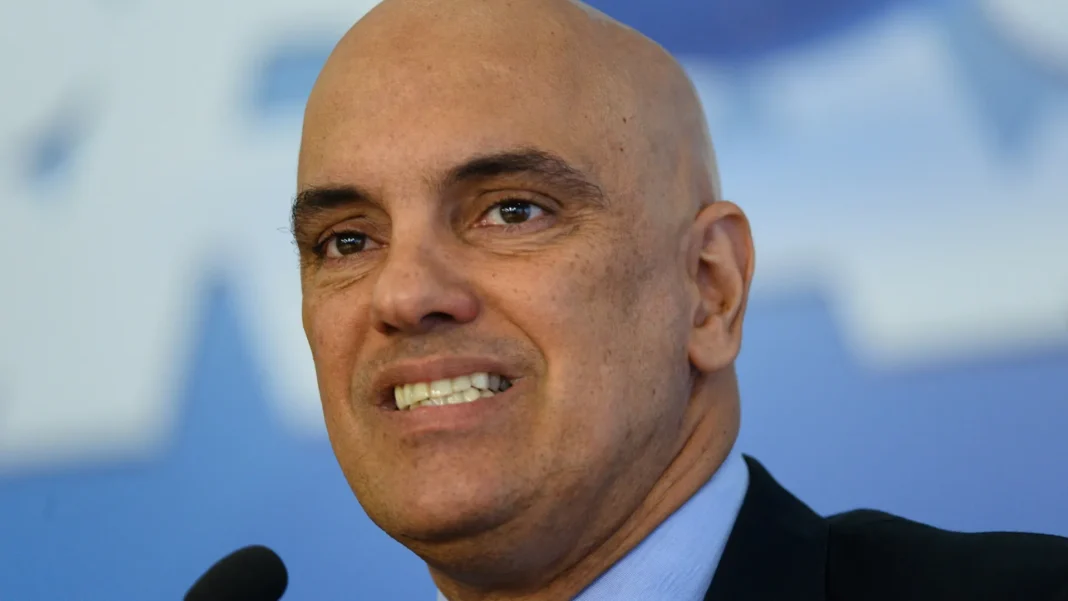 moraes-volta-a-criticar-big-techs-e-brinca:-‘nao-sou-comunista,-nao-e-possivel-que-acreditem’