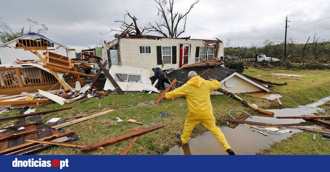 sobe-para-39-o-numero-de-mortos-apos-tempestades-e-tornados-atingirem-eua