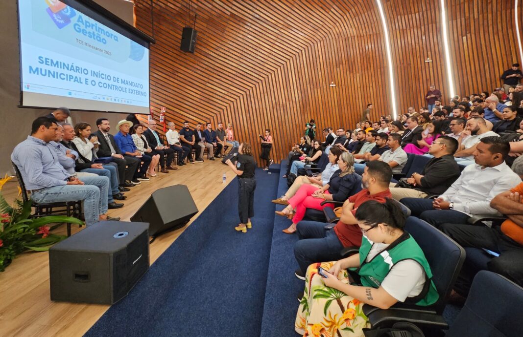 seminario-do-tce-ac-capacita-gestores-municipais-em-sena-madureira