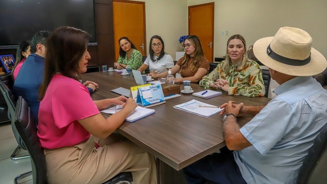 prefeitura-de-rio-branco-recebe-representantes-da-semulher-para-reforcarem-politicas-publicas