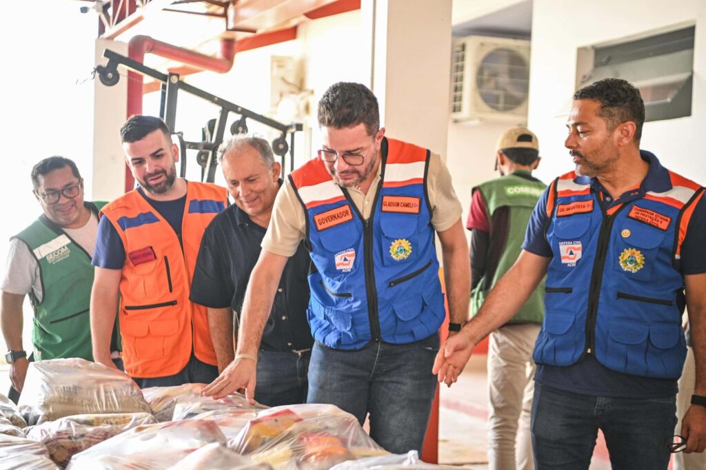 governador-entrega-cestas-basicas-para-familias-atingidas-pela-alagacao-em-tarauaca