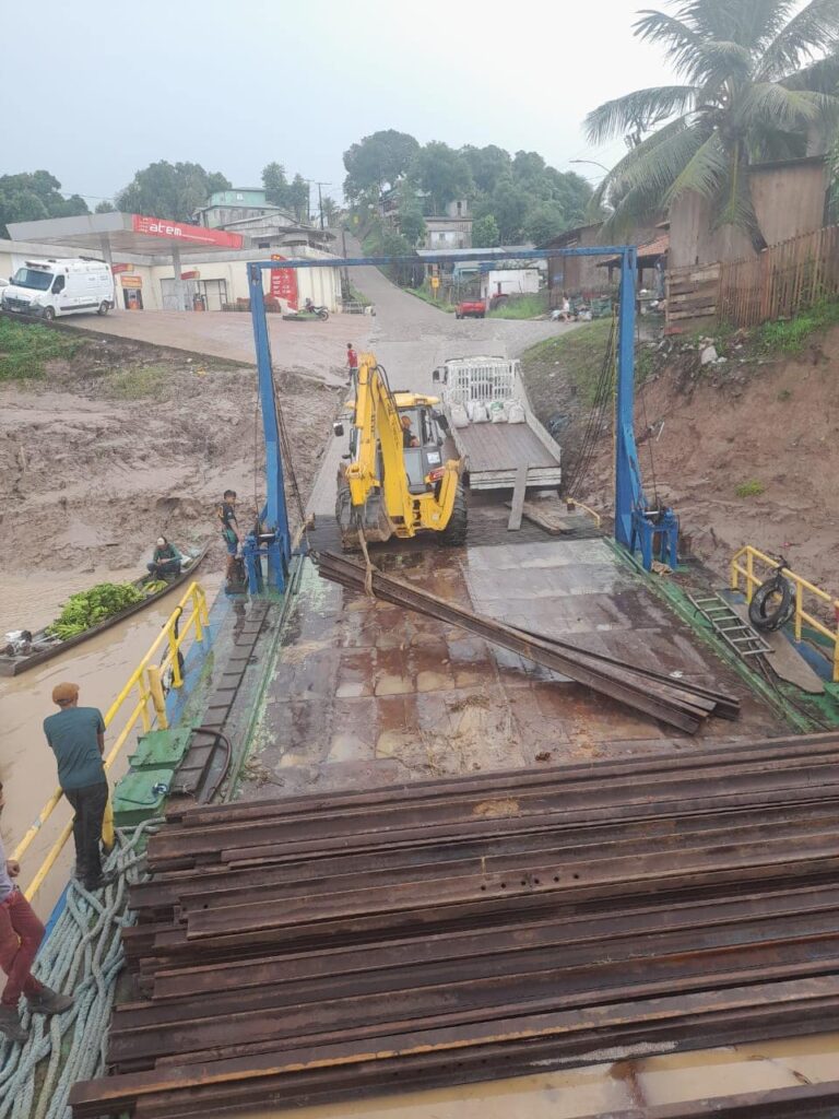 novos-insumos-chegam-a-marechal-thaumaturgo-para-construcao-da-passarela-sobre-o-rio-amonia