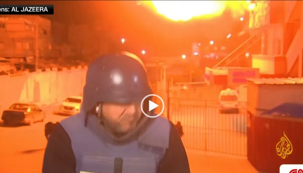 video-mostra-momento-em-que-hospital-explode-em-gaza-atras-de-reporter
