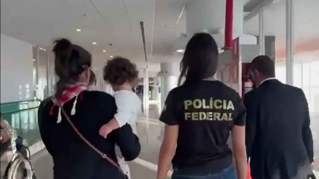 bebe-traficada-por-portugues-e-repatriada-ao-brasil-apos-resgate;-veja