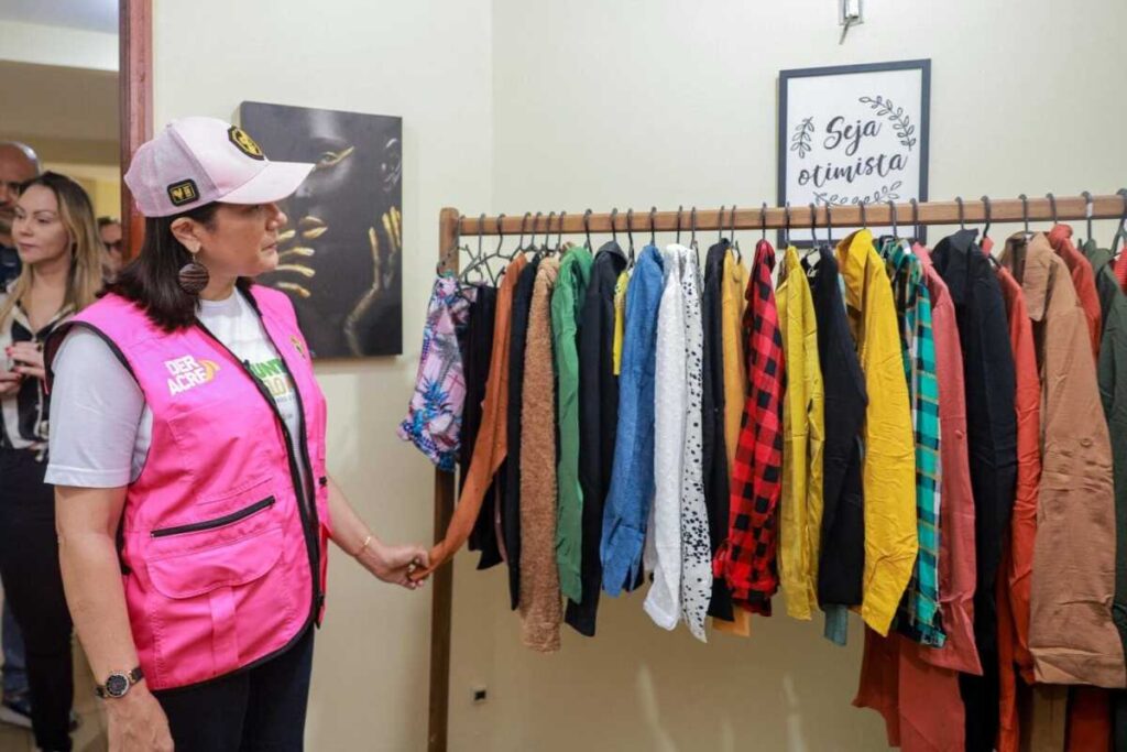 vice-governadora-participa-de-inauguracao-do-guarda-roupa-social-em-cruzeiro-do-sul