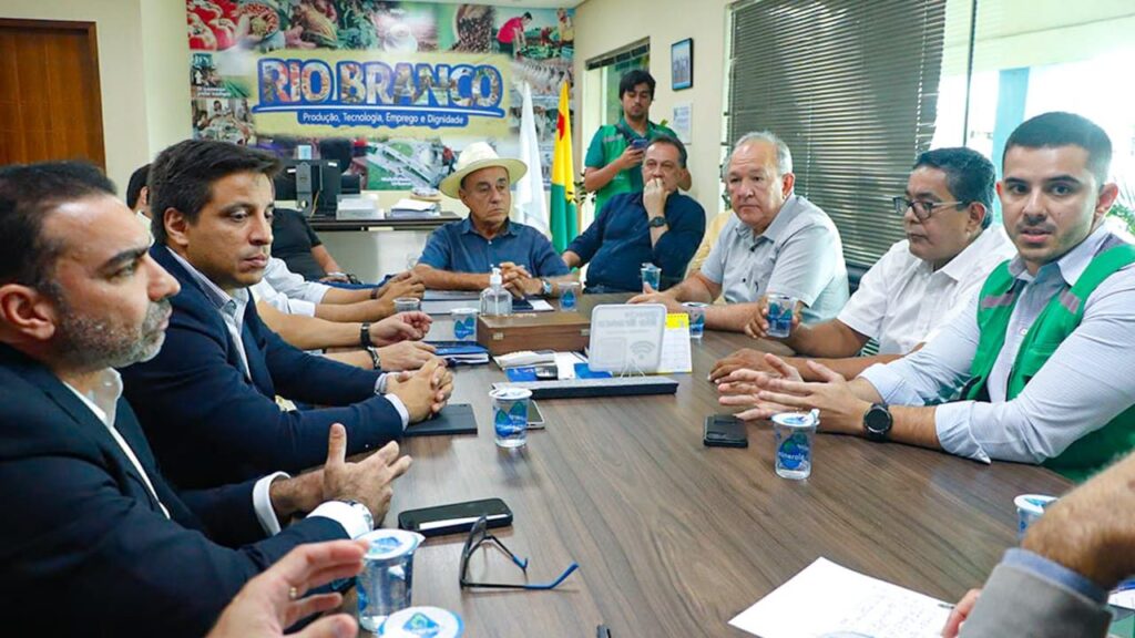 prefeitura-de-rio-branco-e-governo-do-estado-discutem-uso-regular-de-espacos-publicos