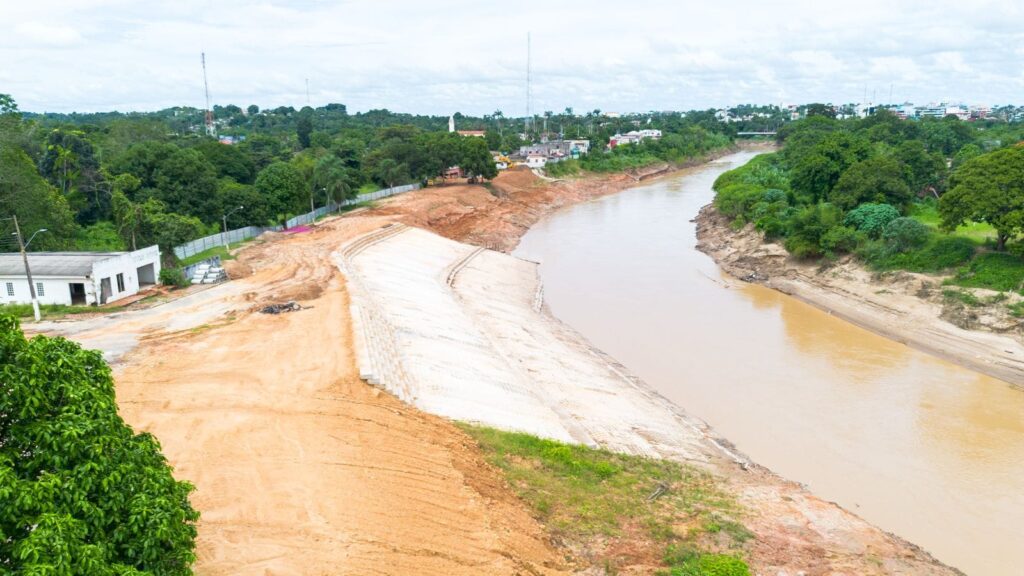 deracre-vistoria-concretagem-da-orla-do-rio-acre-em-brasileia